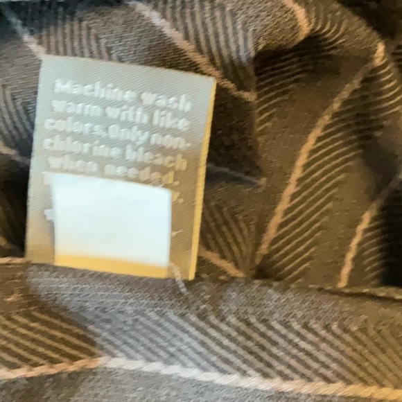 Apt. 9 Men's Black Pinstripe Button Down Shirt - Picture 6 of 6